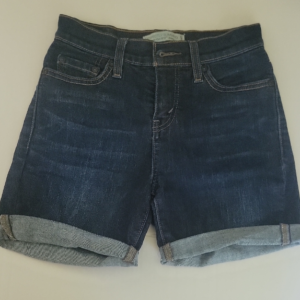 Levi's Blue Jean Perfectly Slimming Shorts Classic Design. Size 2.